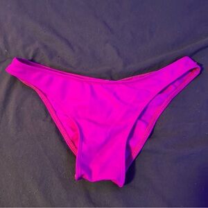 Cleo the Hurricane Pole Bottoms